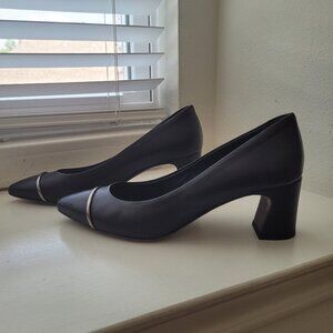 AGL Black Pump, silvertone accent, Size 7.5